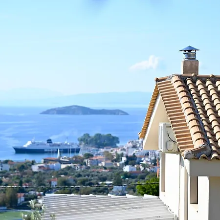 Theadora * העיירה סקיאתוס