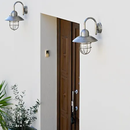 Theadora * העיירה סקיאתוס